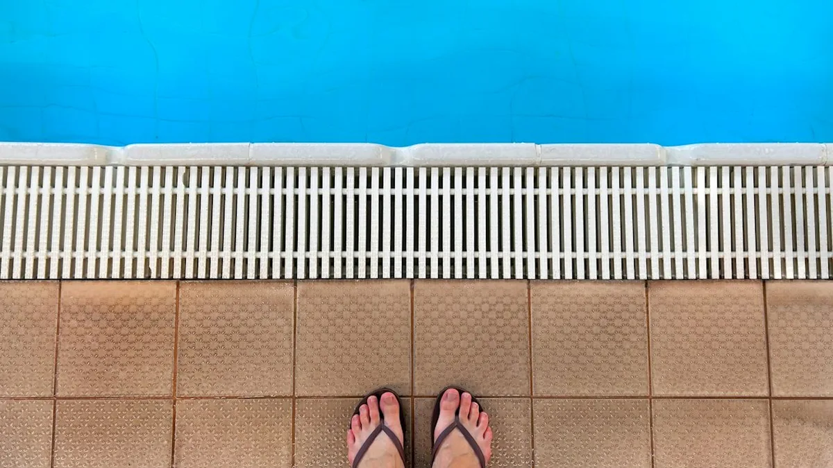 Comment chauffer une piscine sans chauffage : garder la chaleur