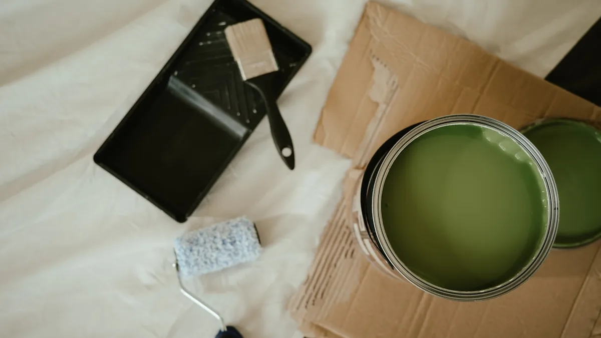 Peindre un meuble en bois sans poncer : sous-couche et finition