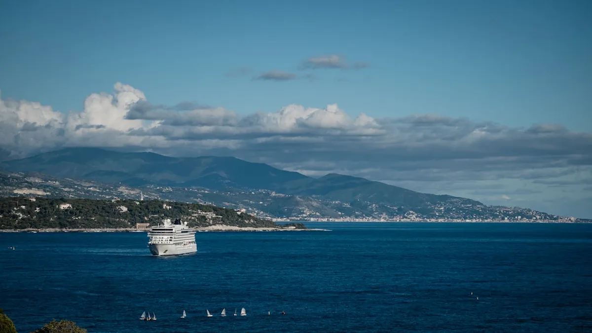 Voyager hors saison : les bons mois selon la destination